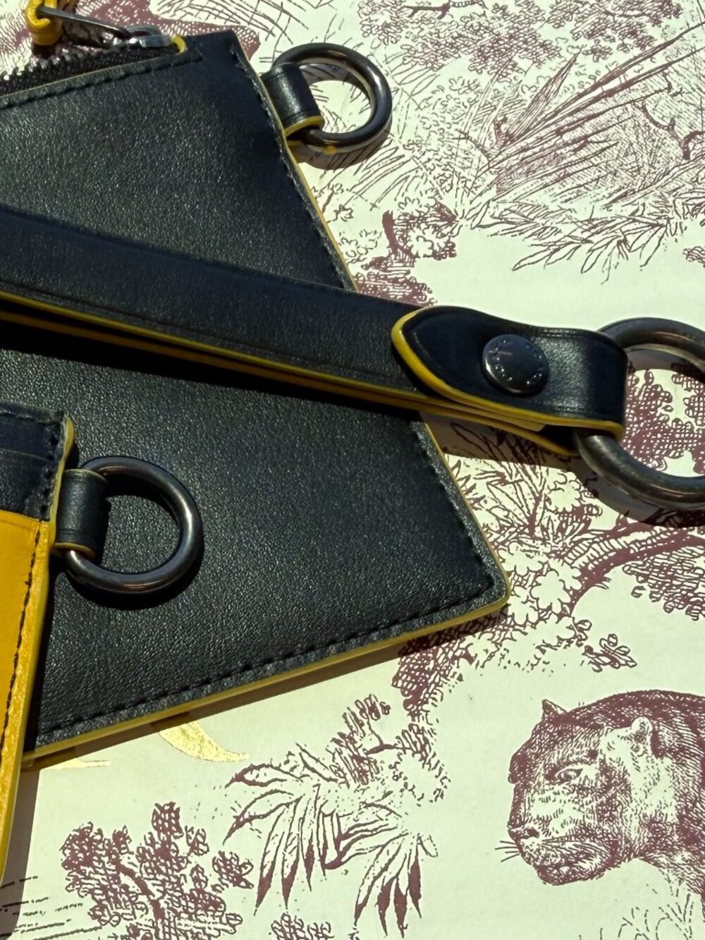 COACH Sling Trio Wristlet/Card Case in Colorblock-Black Leather Interior Lining - Picture 9 of 9